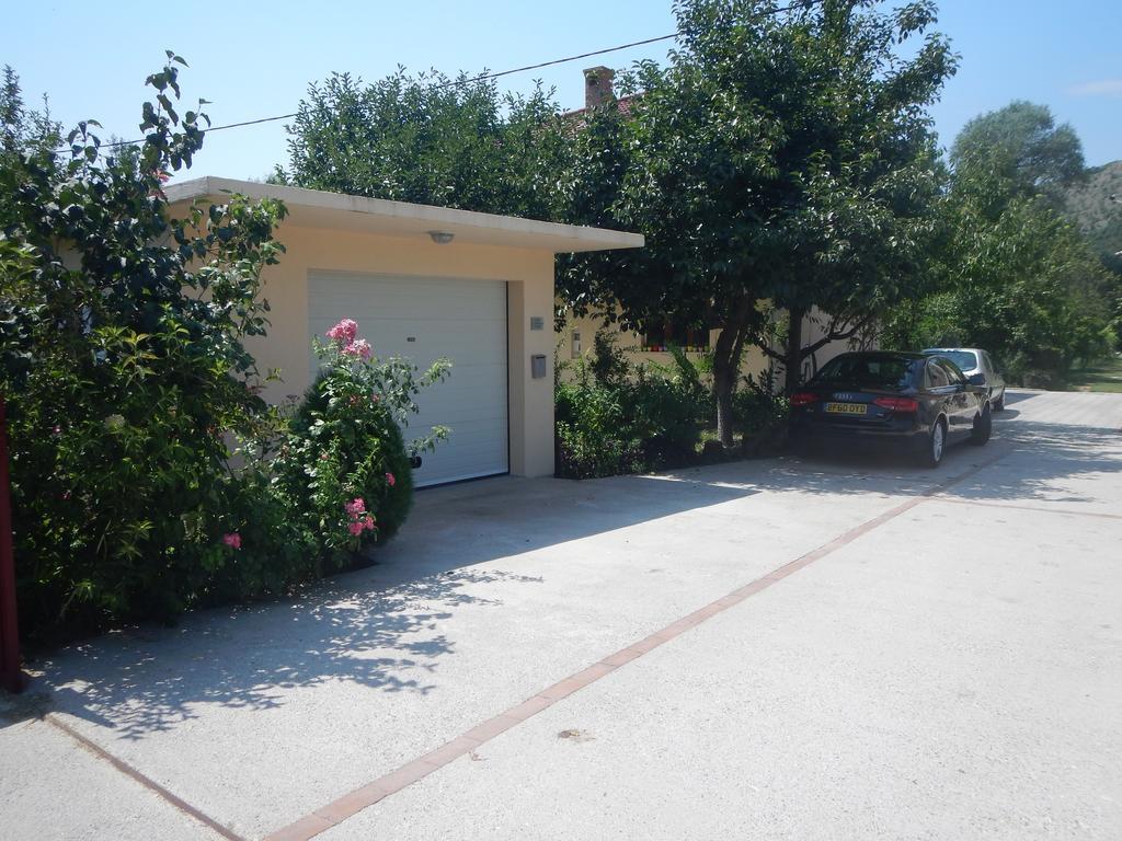 Pocitelj Riverside Guesthouse מראה חיצוני תמונה